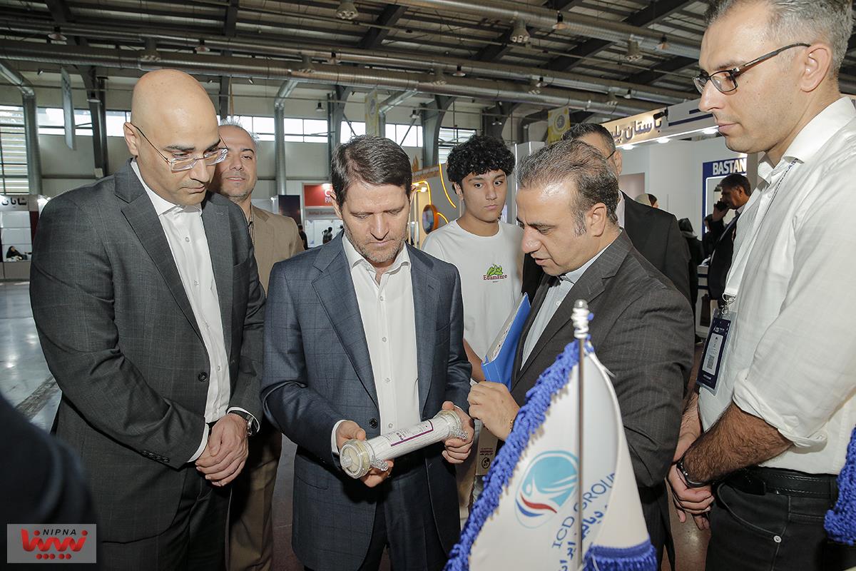 بازدید دکتر حسن عباس زاده معاون وزیر نفت و مدیرعامل شرکت ملی صنایع پتروشیمی در روز سوم از نوزدهمین نمایشگاه بین المللی ایران پلاست (2) 29